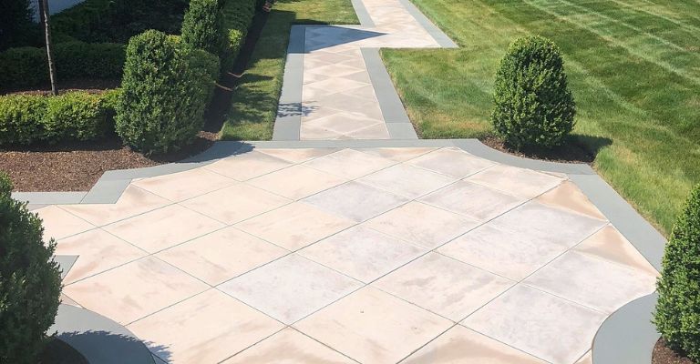 limestone-walkway-with-bluestone-border